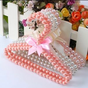 How’s it hanging👗👔 Visit my closet! Styles for all seasons! Bundle and $ave!